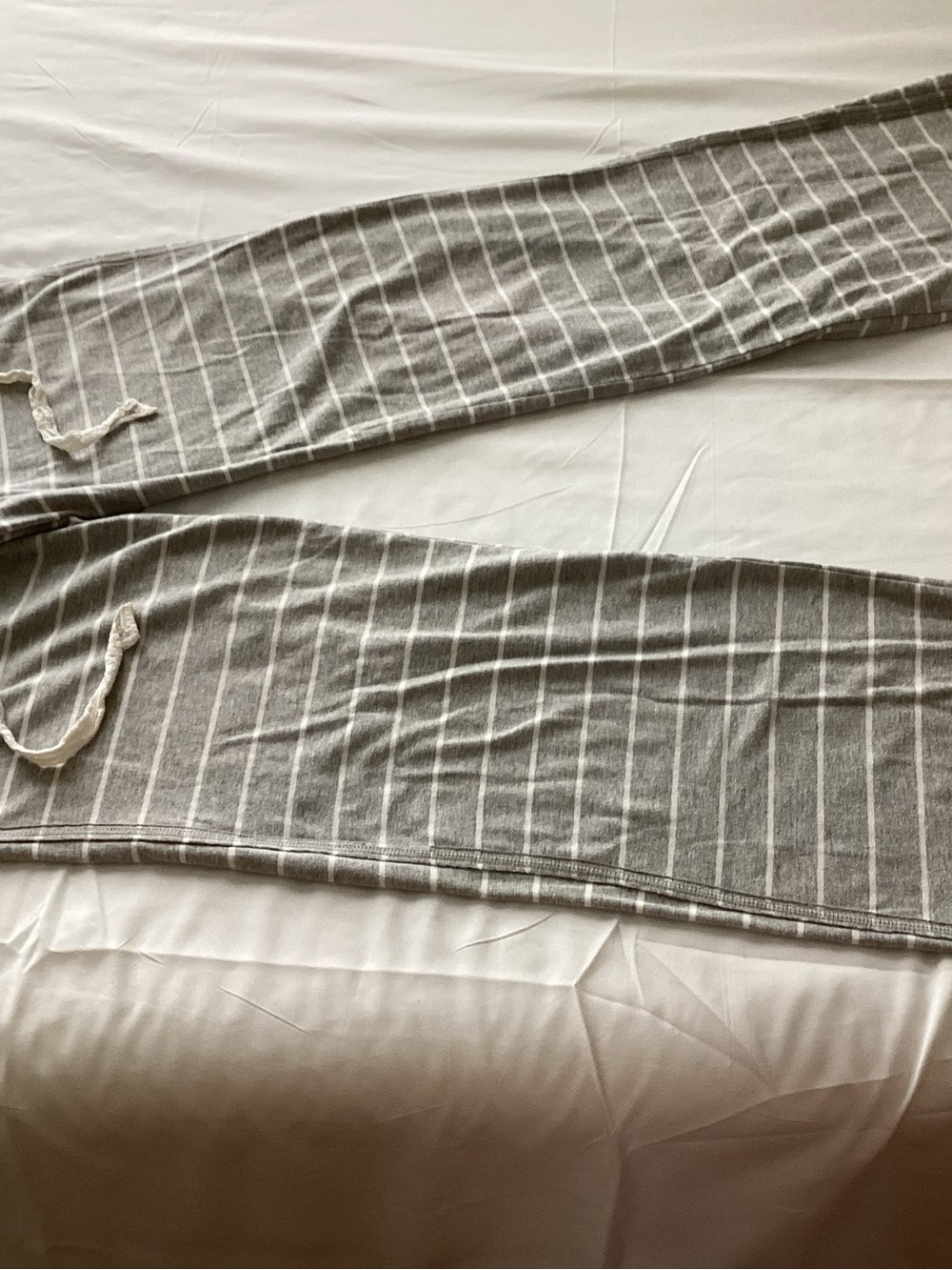 😴 Abercrombie & Fitch Gray Striped Knit Pajama pants Pants 🧩